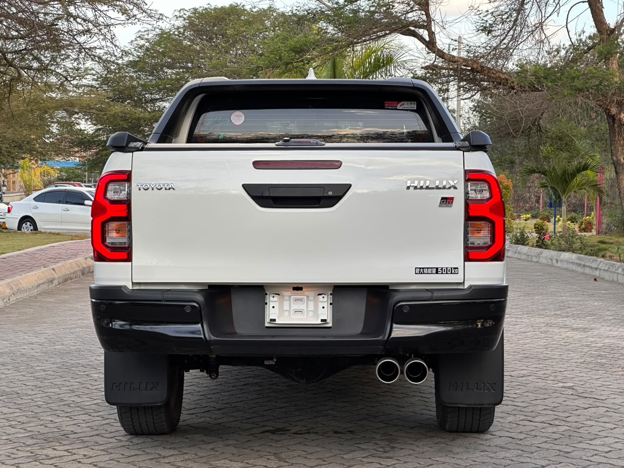 TOYOTA HILUX DOUBLE CABIN thumbnail 7